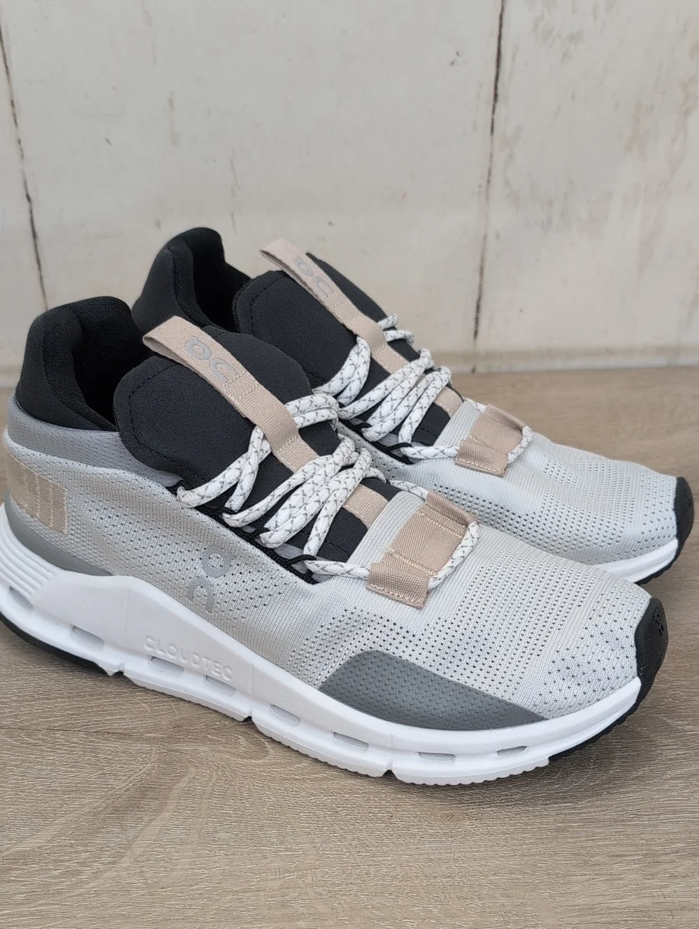 OnCloud Cloudnova Mens Size 7  Silver & Black Brand New